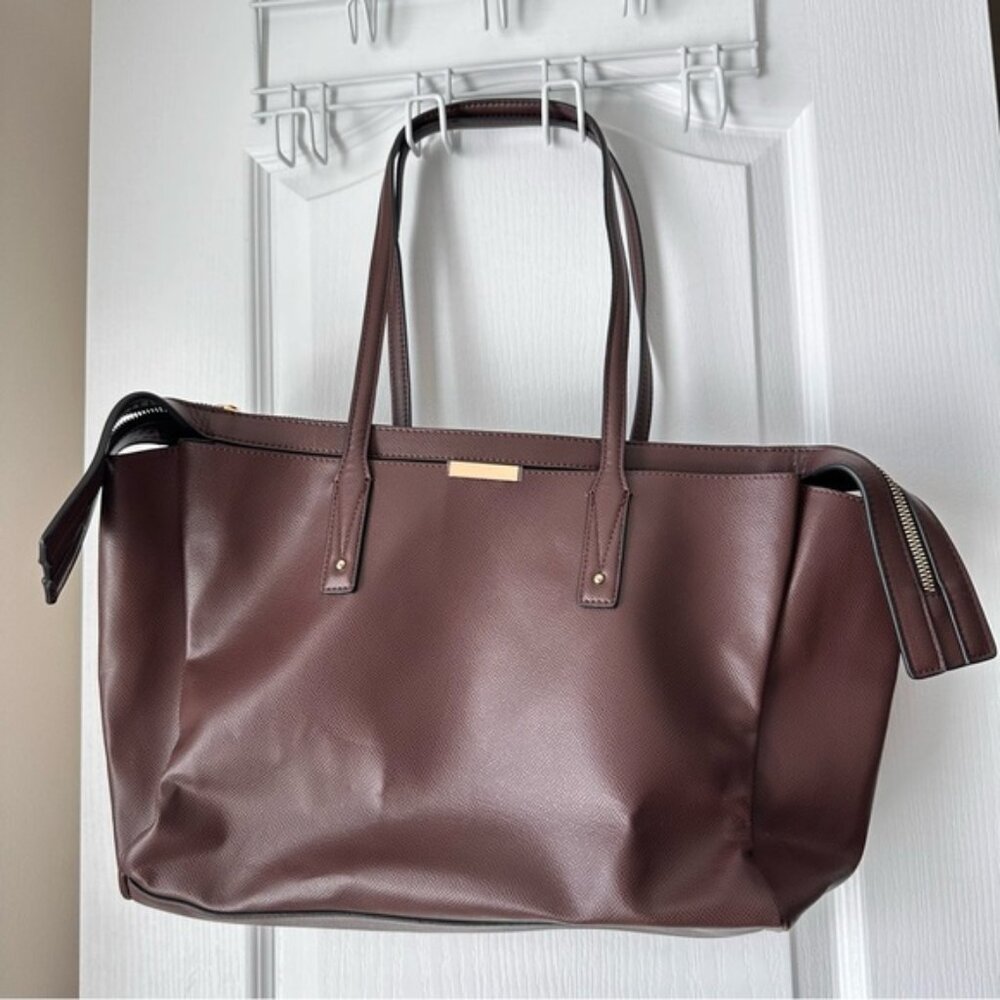 Call It Spring dark brown womens zippered purse with gold hardware